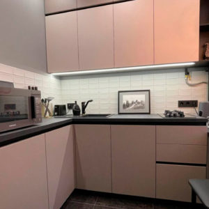 Угловая кухня для маленькой кухни